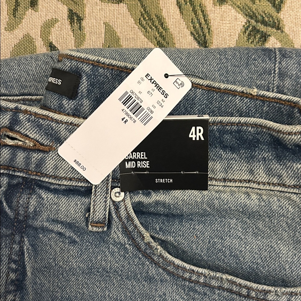 Express Mid Rise Light Wash Barrel Jeans - Light Blue - Picture 2 of 2